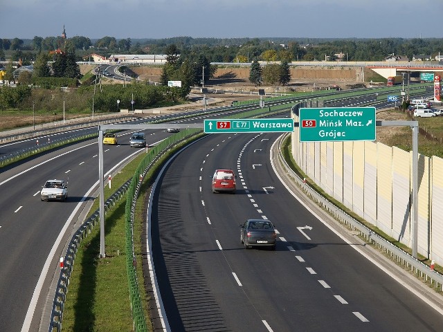 Trasa S7 kończy się na obwodnicy Grójca. Potem aż do Sękocina ruch na drodze krajowej numer 7 spowalniają skrzyżowania ze światłami i ograniczenia prędkości na terenach zabudowanych.