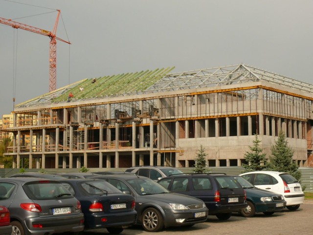 Budowa dachu na bibliotece międzyuczelnianej.