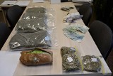 Handlarze narkotykami wpadli. Mieli kokainę, extasy, marihuanę, kradziony sprzęt (zdjęcia, wideo)
