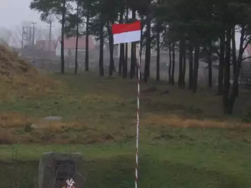 Polska flaga do góry nogami. Tak przygotowujemy się do Święta Niepodległości.