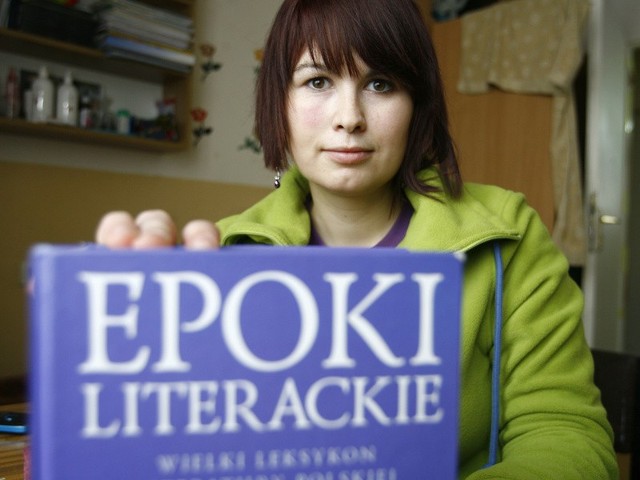 Joanna Dąbrowiecka skończyła filologię polską na UR. &#8211; Marzę o pracy w szkole. Niestety, nigdzie nie ma wolnych etatów
