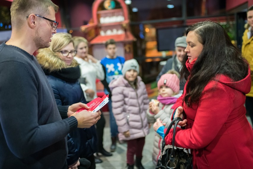 Setki dzieci bawiły się pod bajkową choinką w Baju Pomorskim