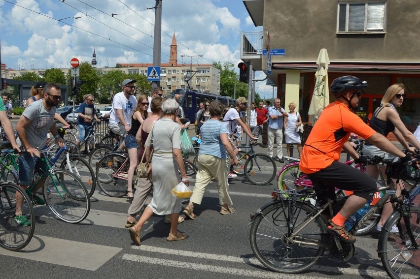 Święto rowerzysty we Wrocławiu. Piesi zdenerwowani, nie...