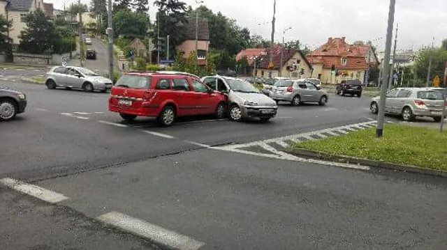 Do wypadku doszło na Rondzie Solidarności w Gorzowie. Sprawca stracił prawo jazdy.