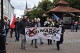 Protest antycovidowców na Pomorzu. "Zakończyć plandemię" apelowali uczestnicy marszu w Wejherowie i Gdyni. Manifestacja w Gdańsku rozwiązana