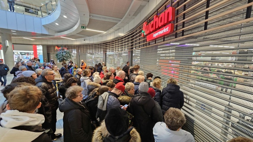 Otwarcie sklepu Auchan w Galerii Korona w Kielcach! Pojawiło się mnóstwo klientów. Zobacz zdjęcia