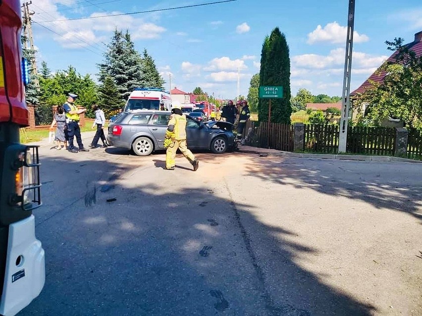 Gniła. Groźny wypadek. Po zderzeniu dwóch audi, jedno...