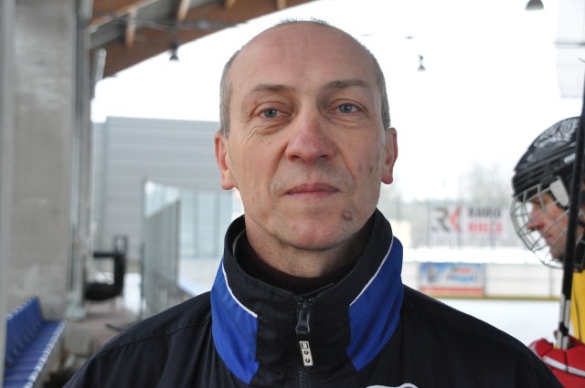 Dariusz Wróblewski jest jedynym mieszkańcem regionu radomskiego posiadającym uprawnienia do trenowania hokeistów na lodzie.