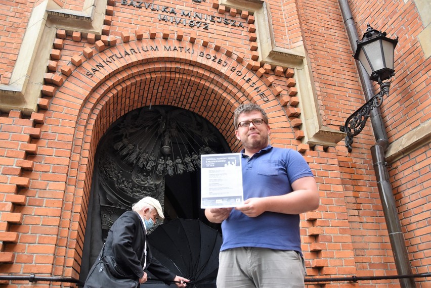 Andrzej Rola oprowadza codziennie również po tarnowskiej...