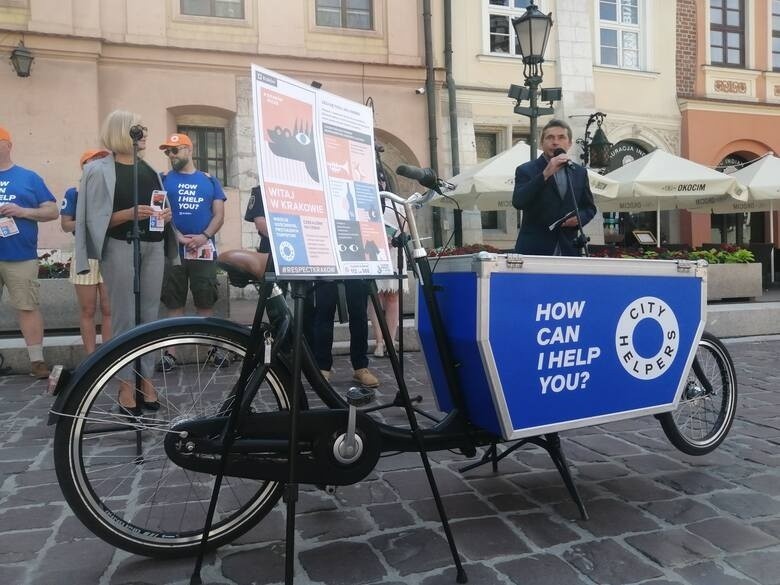 Kraków wyda ponad 140 tys. złotych na działanie city helpersów. Radni pytają, czy pilotaż ma sens