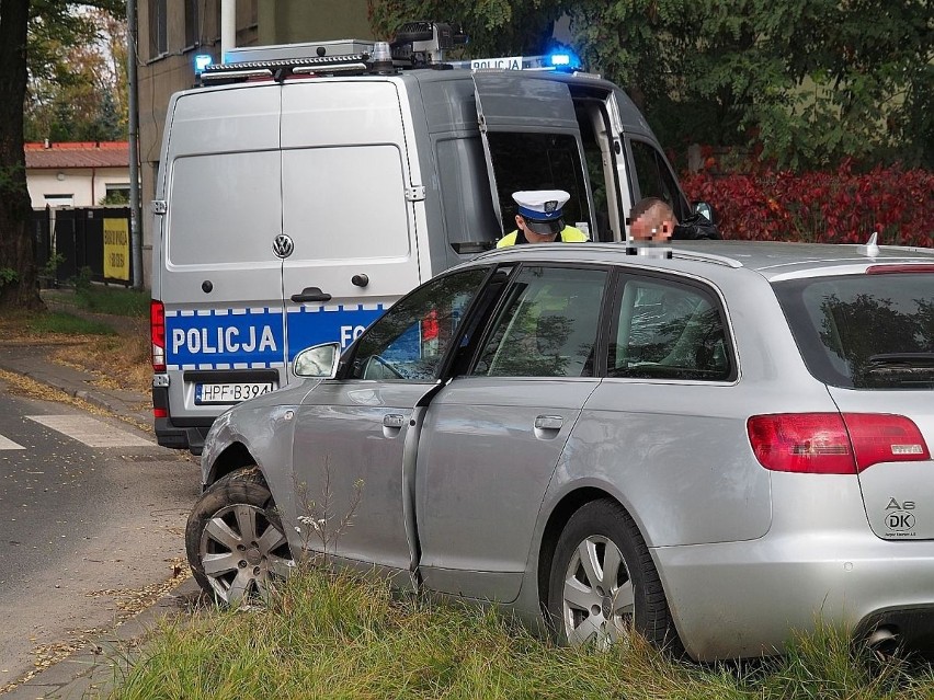 Wypadek na skrzyżowaniu Wróblewskiego i Proletariackiej. Zderzyły się dwa samochody marki audi