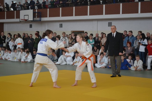Turniej został rozegrany w hali sportowej Zespołu Szkół w Skaryszewie. Wszystkie pojedynki były bardzo zacięte.