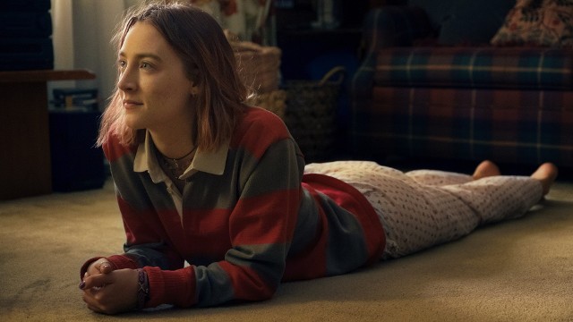 Gwiazdą filmu jest Saoirse Ronan w roli Lady Bird. To zachwycający występ, niepospolicie szczery i absolutnie prawdziwy