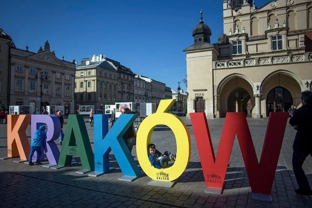 Krak&oacute;w jest Miastem Literatury UNESCO od 2013 roku. Jego celem jest m.in. wspieranie przemysłu wydawniczego i sektora książki skupiającego r&oacute;żnorodne branże i zawody.