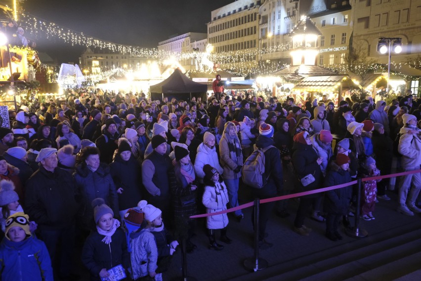 Betlejem Poznańskie na placu Wolności już działa! Otwarto je...