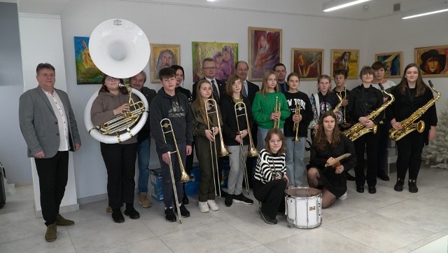 Młodzieżowa Orkiestra Dęta Miasta Zwolenia dostała instrumenty o wartości 50 tysięcy złotych.