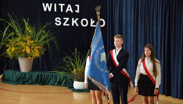 Uczniowie gminy Skalbmierz uroczyście zainaugurowali nowy rok szkolny.