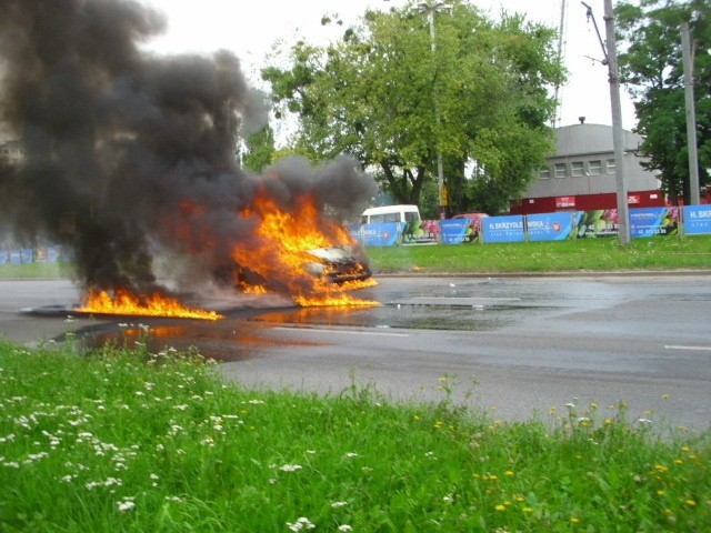 Pożar auta na al. Piłsudskiego