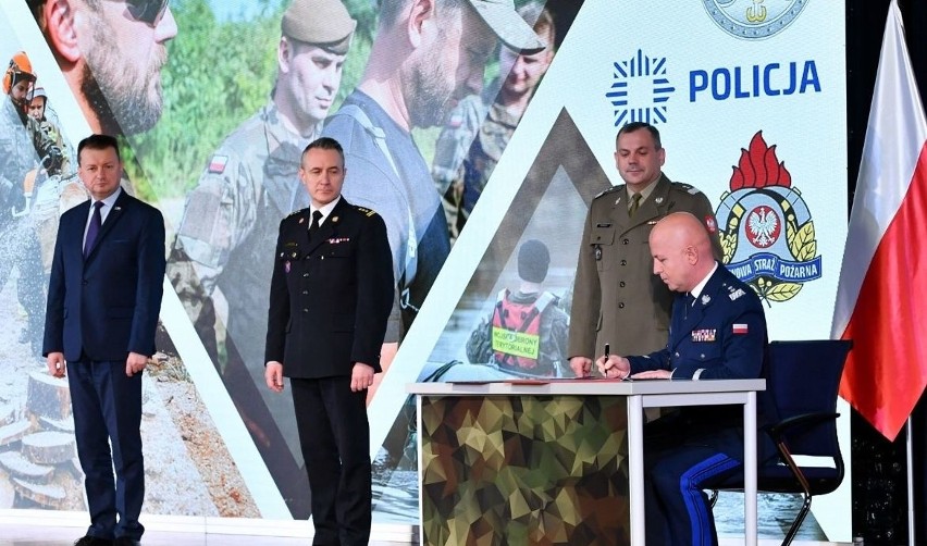 Podpisanie umowy o współpracy między terytorialsami, policją...