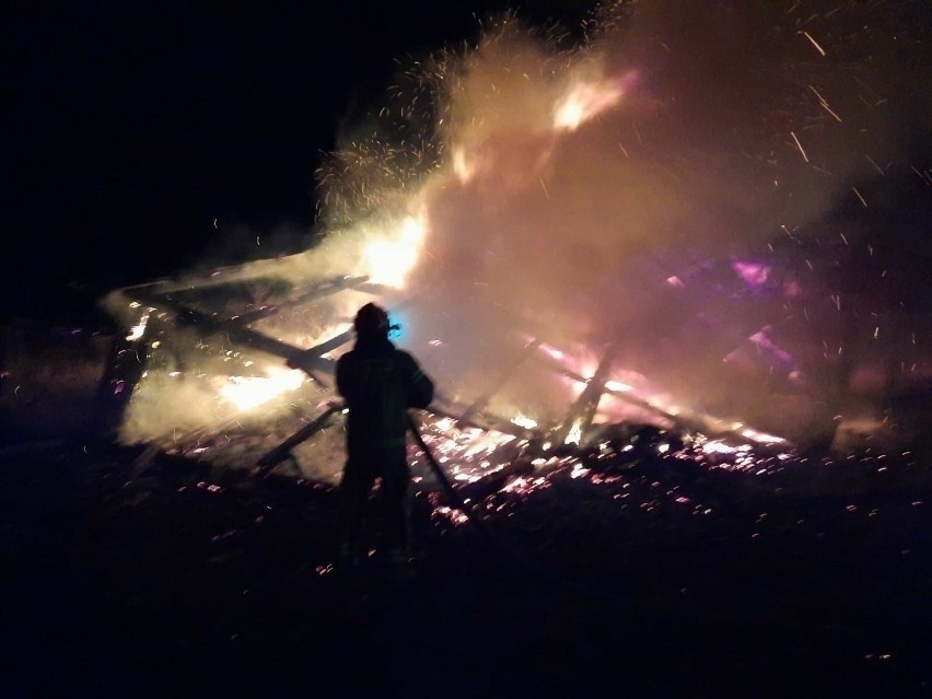 8 sierpnia w Gowarczowie ktoś podpalił stodołę.