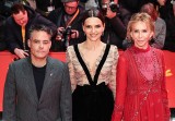 Berlinale 2019 ZDJĘCIA Gwiazdy na czerwonym dywanie: Juliette Binoche, Casey Affleck, Andie McDowell, Bill Nighy, Trudie Styler