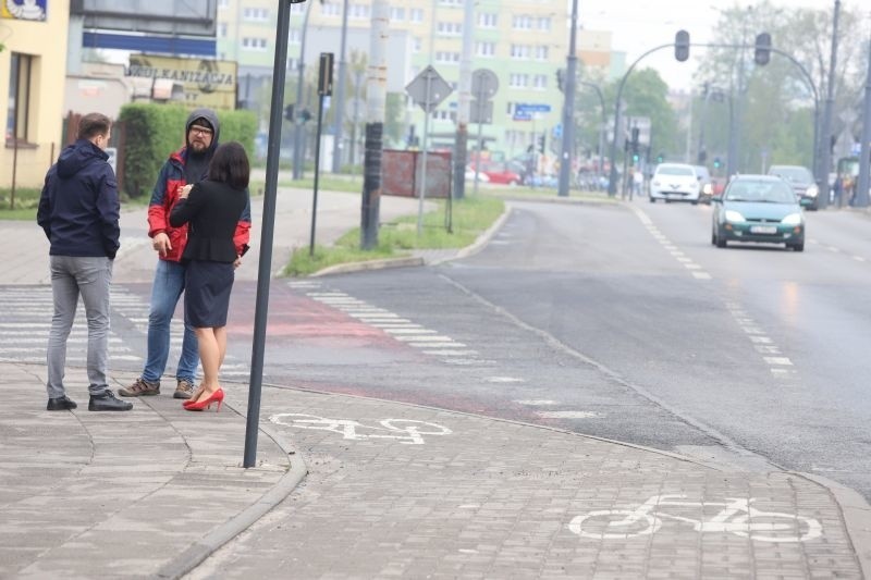 Asfalt na drodze rowerowej przy ul. Łagiewnickiej, kiedy ruszą prace? [ZDJĘCIA]