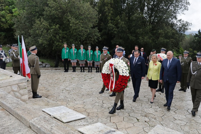 Ci co przeżyli Monte Cassino upamiętnili kolegów i dowódcę...