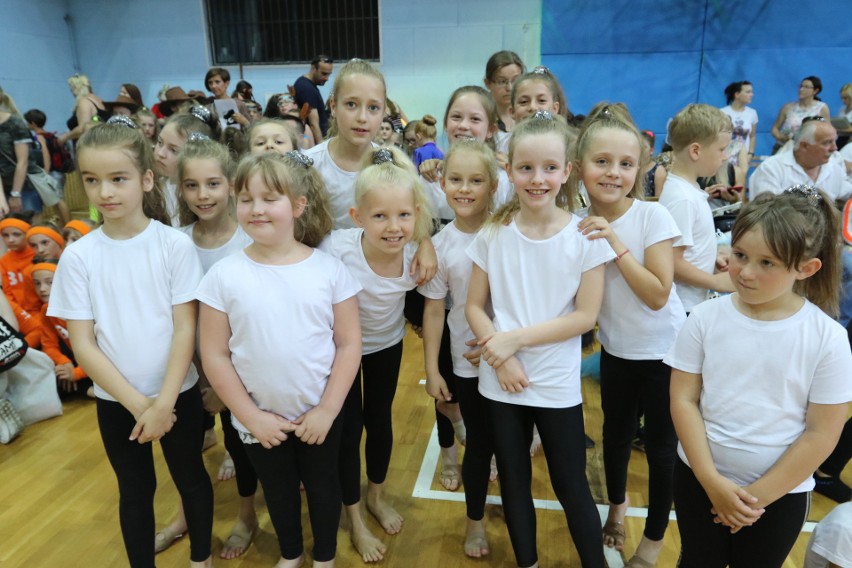 Turniej Tańca o Uśmiech Dziecka - walczyło kilkuset tancerzy (WIDEO, zdjęcia)