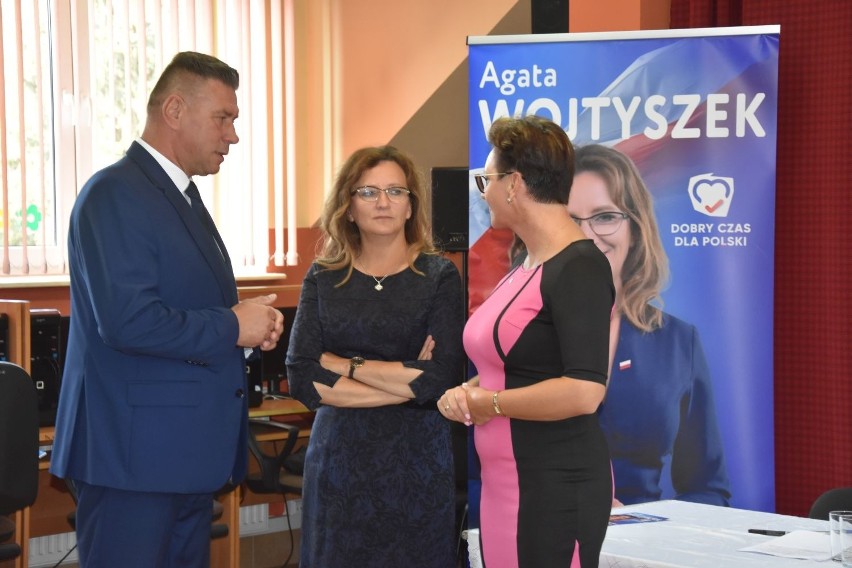 Wojewoda Agata Wojtyszek spotkała się z mieszkańcami Brodów. Prosiła o wsparcie w wyborach