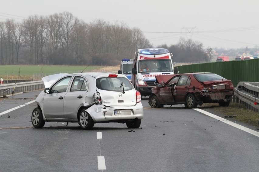 Groźny wypadek na S8. Ciężko rannego zabrał śmigłowiec (ZDJĘCIA)