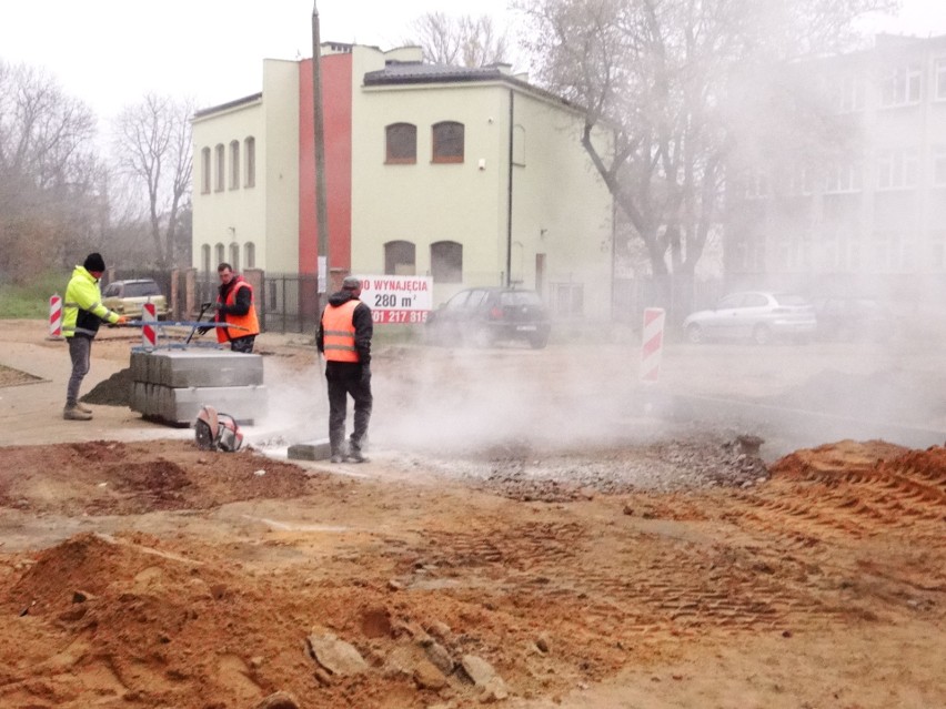 Kończą się już prace przy wymianie rur kanalizacyjnych na ulicy Zacisze w Radomiu