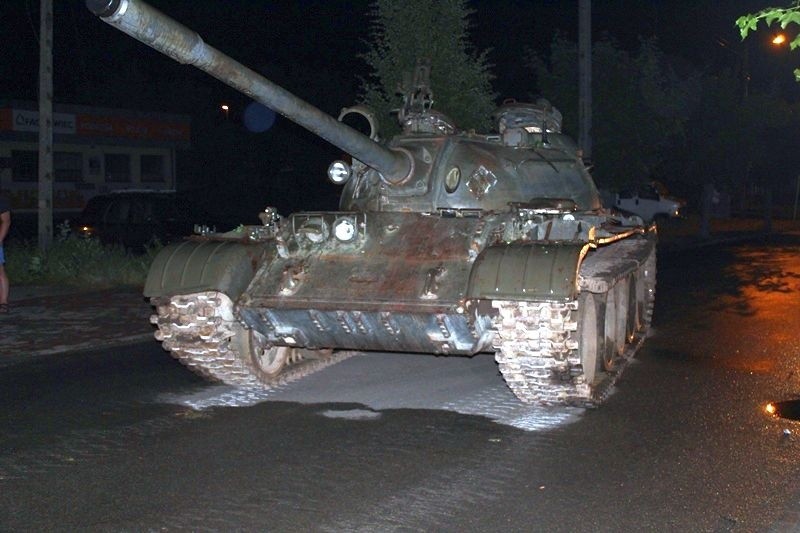 Brawurowa przejażdżka czołgiem T-55 ulicami Pajęczna...