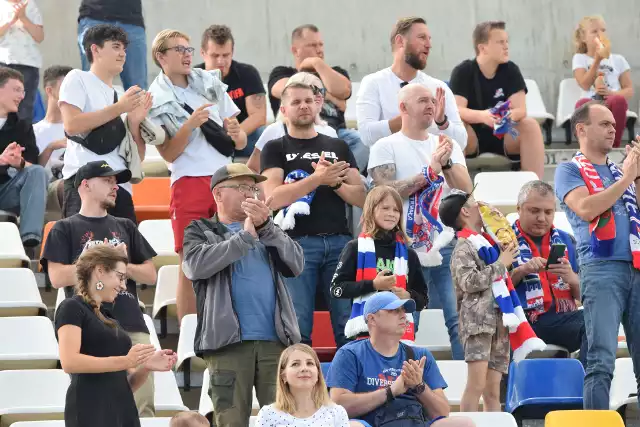 26.09.2021 r. Kibice na meczu Podbeskidzie - Resovia 2:0.  Zobacz kolejne zdjęcia. Przesuwaj zdjęcia w prawo - naciśnij strzałkę lub przycisk NASTĘPNE