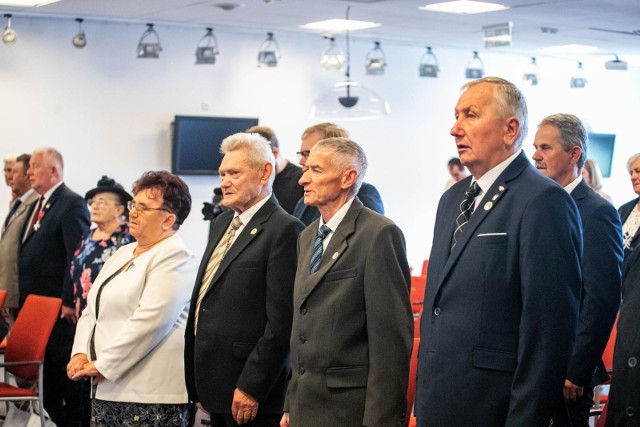 W siedzibie Oddziału IPN w Białymstoku odbyła się uroczystość wręczenia działaczom opozycji antykomunistycznej Krzyży Wolności i Solidarności, nadawanych za działalność na rzecz odzyskania przez Polskę niepodległości i suwerenności lub respektowania praw człowieka w PRL.