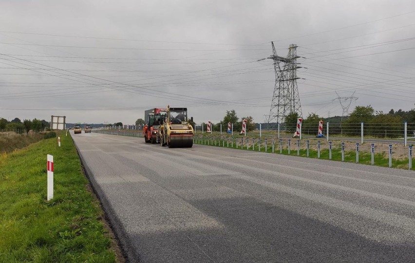 Obwodnica Kobylanki ma dwie jezdnie. Stara prawie wyremontowana 