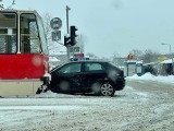 Zimowy armagedon w Częstochowie. Tramwaje unieruchomione. MPK musiało wprowadzić tymczasową komunikację zastępczą