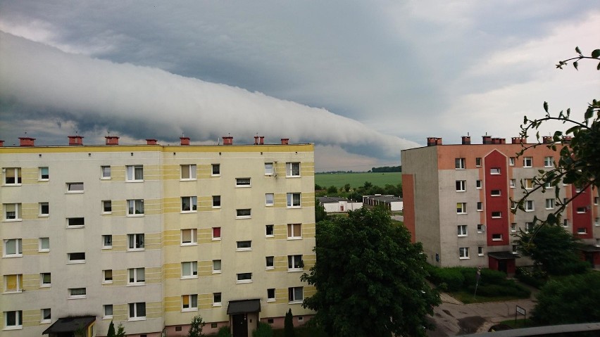 Zderzenie się dwóch frontów atmosferycznych nad Słupskim...