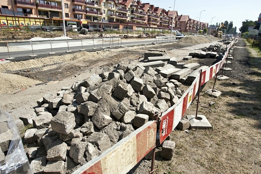 Wrocław: Trwa remont Zwycięskiej. Skanska chce zdążyć przed zimą (ZDJECIA)