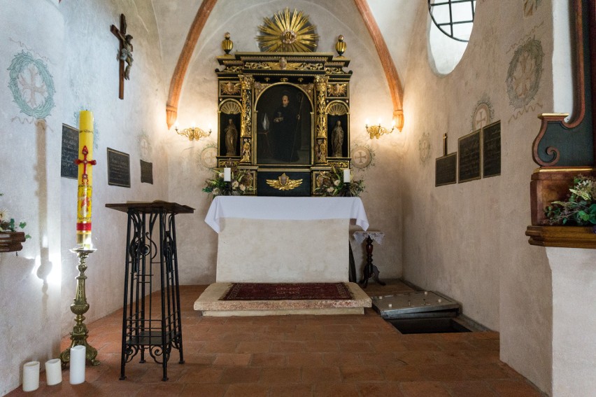 Tajemniczy najmniejszy kościółek w Krakowie i Zaklęta Księżniczka. Można zwiedzić to miejsce jeszcze w październiku [ZDJĘCIA]