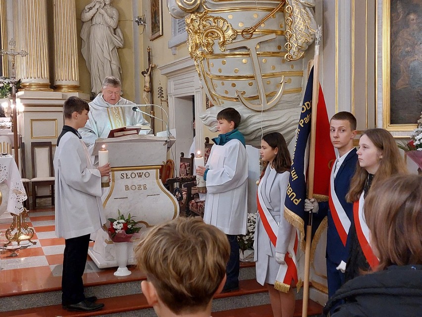 Uroczystość jubileuszu powstania budynku szkoły podstawowej w Drwalewie, w gminie Chynów. Zobacz zdjęcia