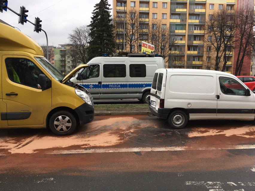 Cztery samochody zderzyły się na ul. Marszałkowskiej w...