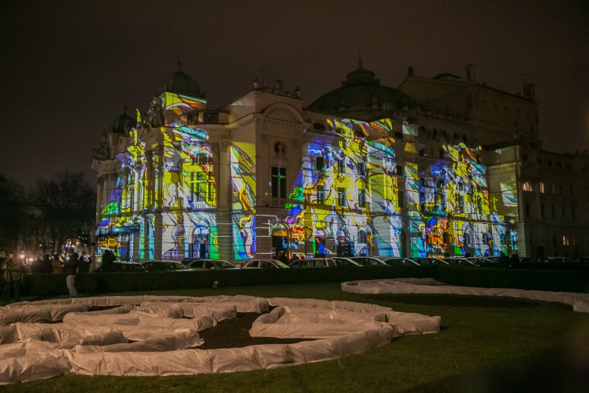 Niezwykły spektakl na fasadzie Teatru Słowackiego