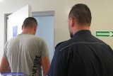 Kierowca do policjanta: Musimy to załatwić tak, żeby było dobrze. Tu jest 800 zł, po następne jedziemy do bankomatu