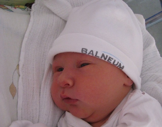 Bartek Fluks to druga pociecha Beaty i Sławomira. Syn urodził się 29 stycznia, ważył 4280 g i mierzył 59 cm. Z narodzin brata był zadowolony 5-letni Piotr