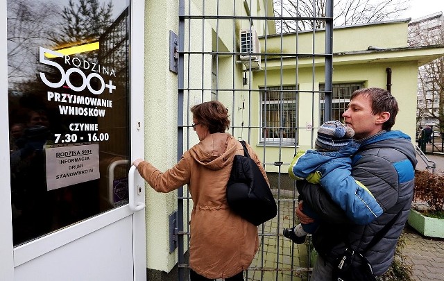 Prawie 60 proc. wniosków już jest na biurkach szczecińskich urzędników. Z danych MOPR wynika, że magistratowi brakuje w tej chwili jeszcze 11 tys. wniosków na dzieci