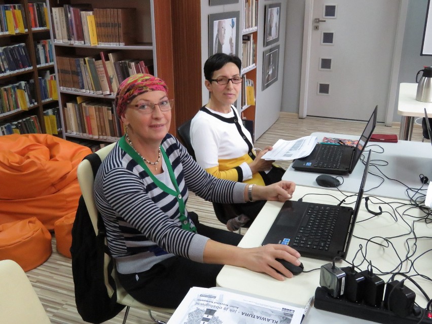 Seniorzy z Piekar na kursie komputerowym