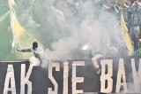Przed meczem SPAR Falubazu z Unią Leszno odpalili race. Szuka ich policja (zdjęcia)