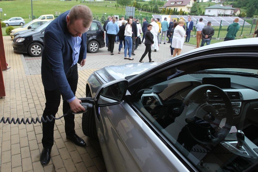 Pierwsza elektryczna stacja ładowania aut poza głównymi trasami powstała w Błażowej