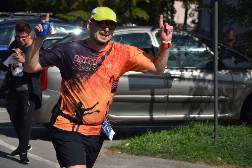 Półmaraton Charytatywny w Iłży. Biegacze wsparli chorego Jasia Barszcza. DUŻO ZDJĘĆ