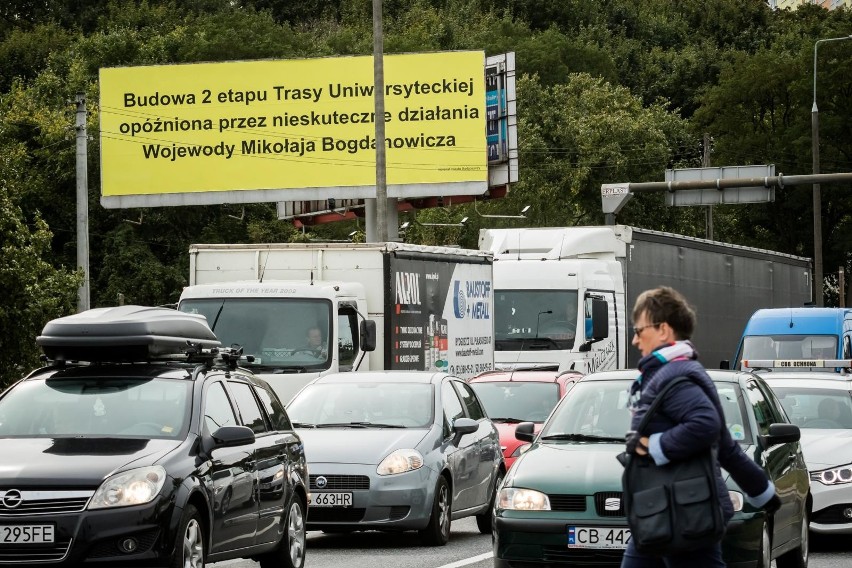 Prezydent kontra wojewoda. Wojna o Trasę Uniwersytecką na billboardzie przy rondzie Toruńskim